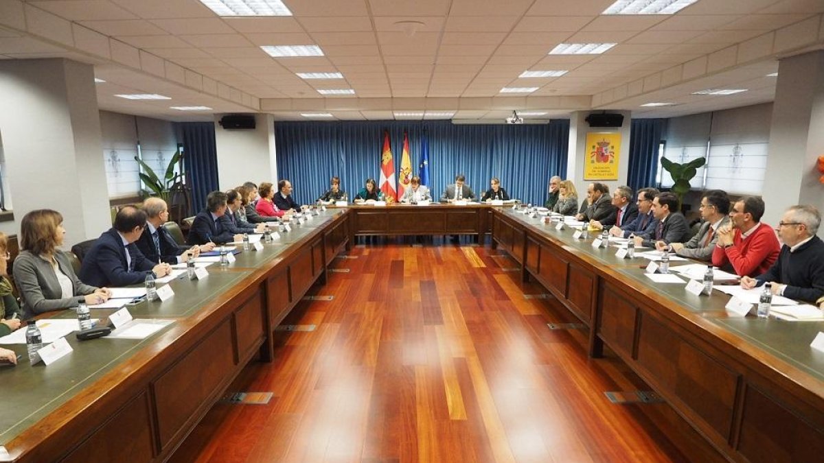 La subdelegada del Gobierno en Valladolid, Helena Caballero, presidió la Comisión de Asistencia-ICAL