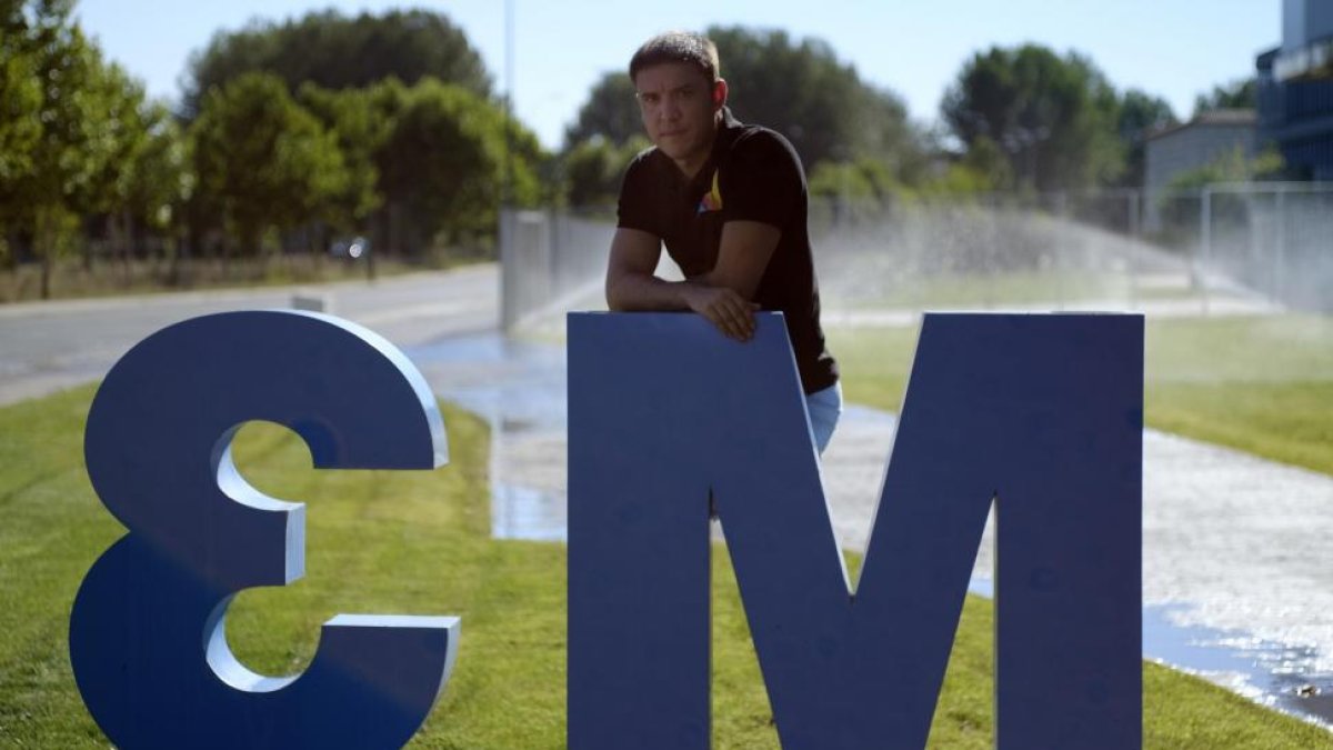 Antonio José Alonso, promotor de la empresa Mi Pequeña Fábrica, en el Parque Científico de Salamanca.-ENRIQUE CARRASCAL