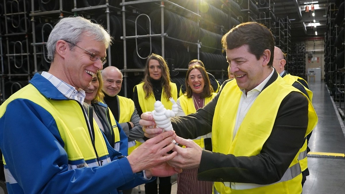 La planta de Michelin en Valladolid celebra su 50 Aniversario, con un acto en el que participa el presidente de la Junta, Alfonso Fernández Mañueco, acompañado de M. Paz Robina y Bruno Arias.- ICAL