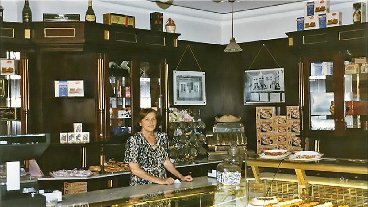 Confitería originaria donde José Rodríguez comenzó a elaborar dulces en 1916. Con el tiempo tuvieron que ampliar sus instalaciones a otras más amplias, dotándolas de la maquinaria tecnológica más avanzada. /-L. P.