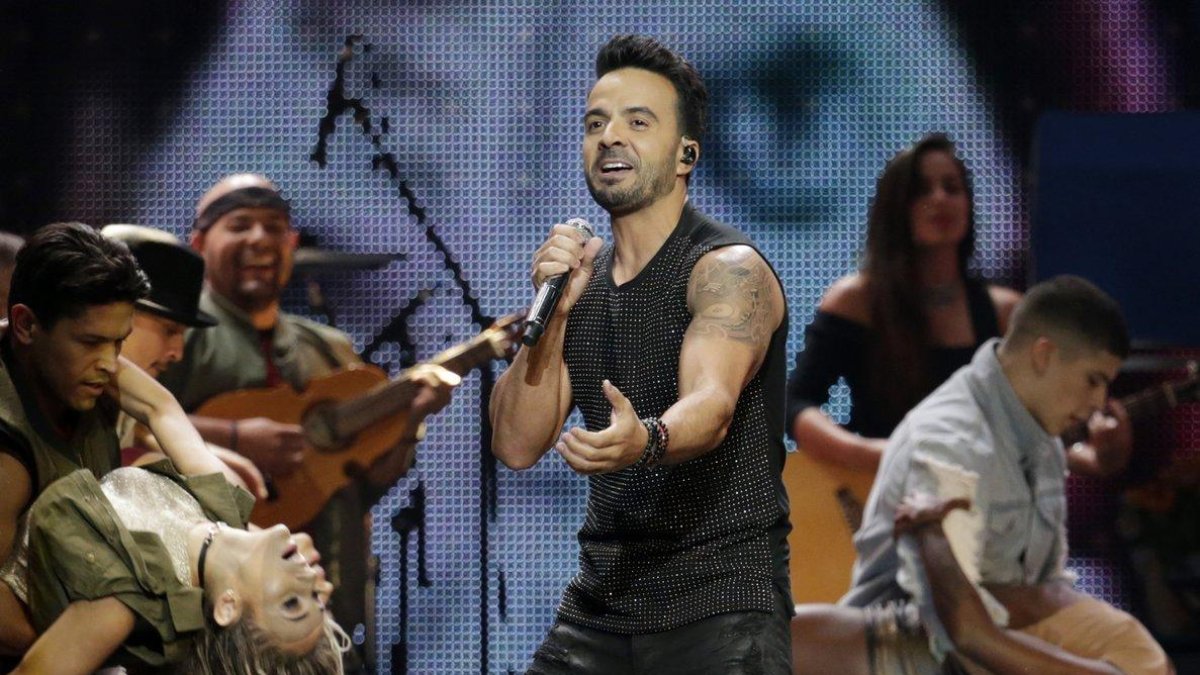 Para cerrar 2018, Fonsi se dedicará a promover Imposible y centrarse en su participación en La Voz España y en la primera edición de La Voz USA Latino.-AP