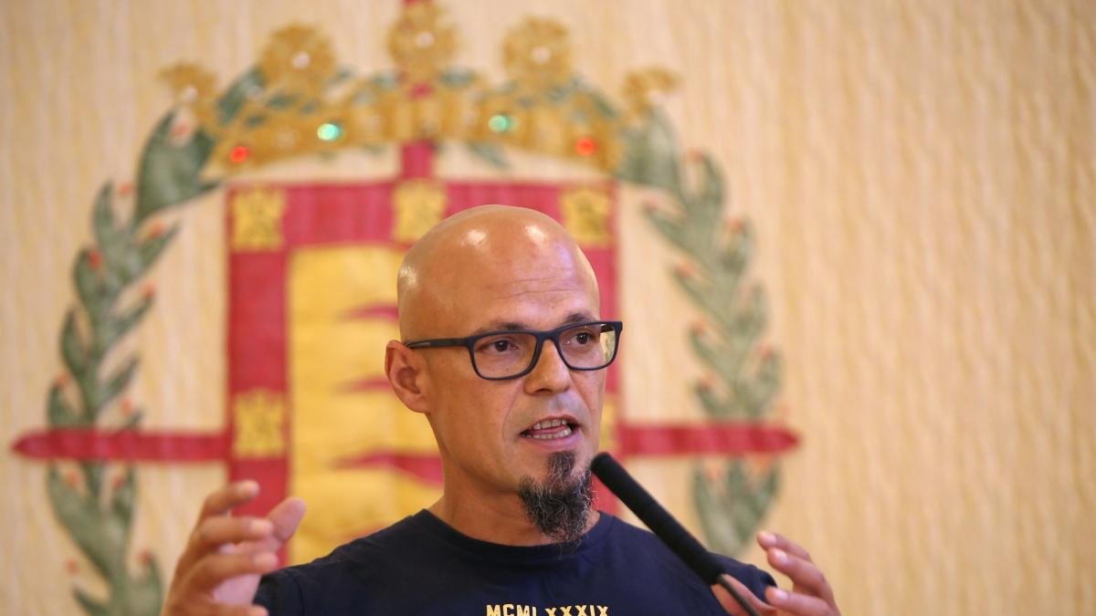 El escritor César Pérez Gellida, pregonero de las Ferias y Fiestas de la Virgen de San Lorenzo 2018 de Valladolid-RUBÉN CACHO / ICAL