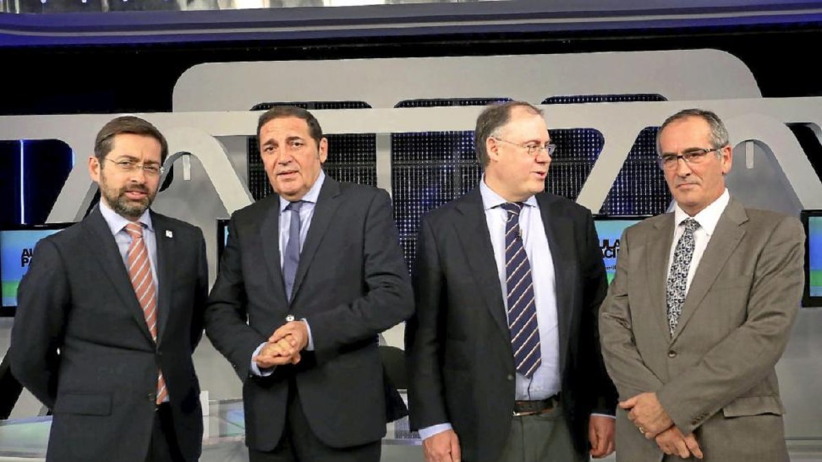 Eduardo Álvarez, Antonio María Sáez, Marcelino Galindo y Enrique Trías ayer, en la presentación.-ICAL