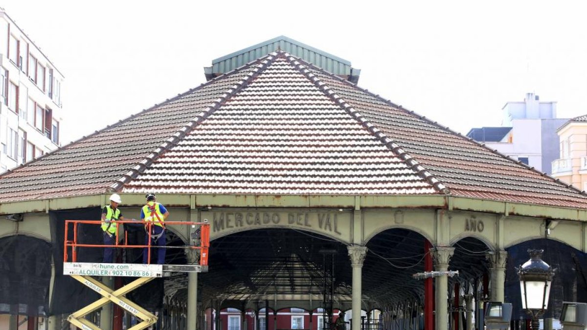 Obras en el Mercado del Val de Valladolid.-ICAL