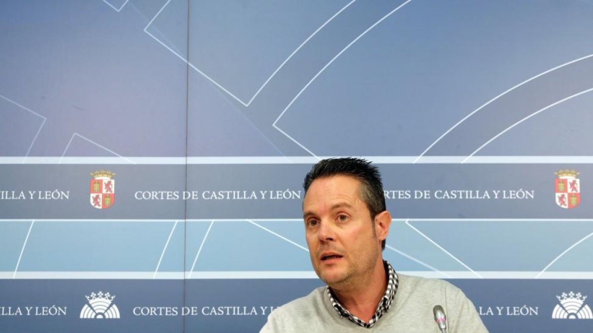 El procurador socialista Pedro González informa de nuevas revelaciones en relación a la Consejería de Sanidad.-ICAL