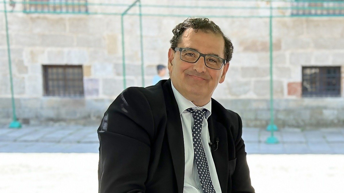 Narciso Prieto, director ejecutivo de la Fundación Caja Rural de Zamora, en la plaza de Viriato de Zamora. -ARGICOMUNICACIÓN