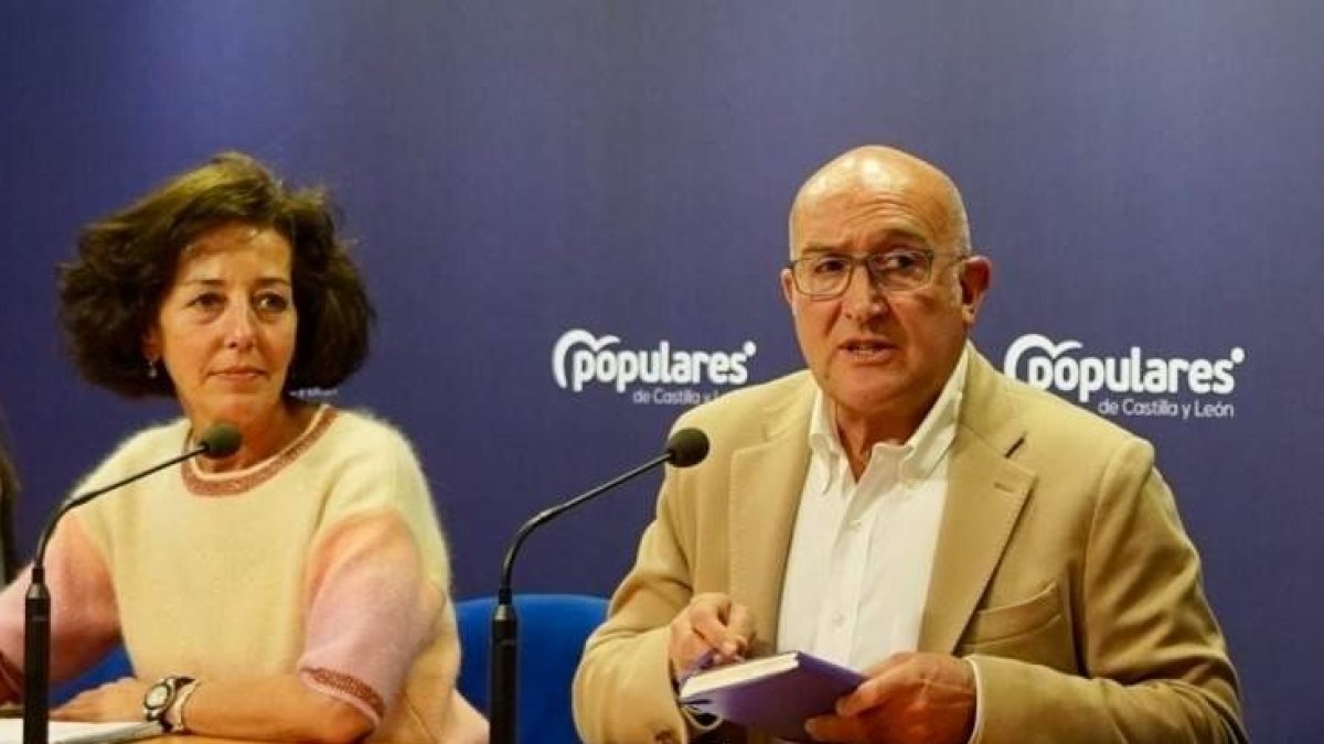 Mercedes Cantalapiedra y Jesús Julio Carnero, en una imagen de archivo.-ICAL.