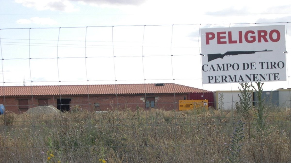 Señalización de una zona de un coto de caza intensivo en la provincia de Valladolid.