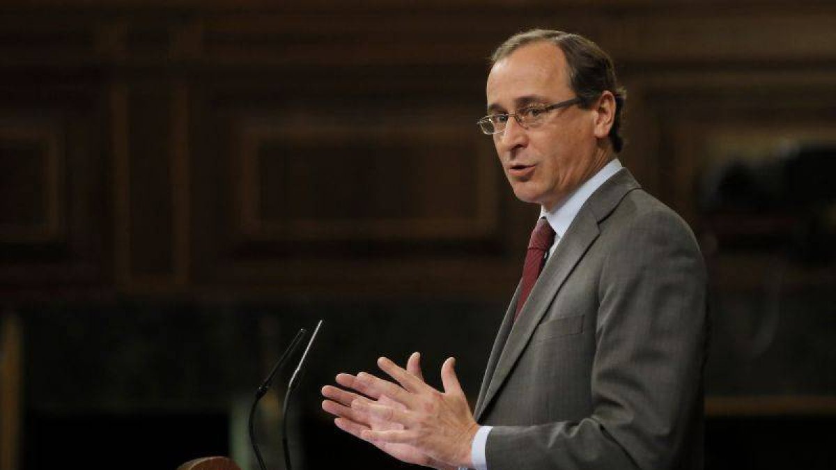Alfonso Alonso, durante la última sesión de control al Gobierno.-Foto: EFE