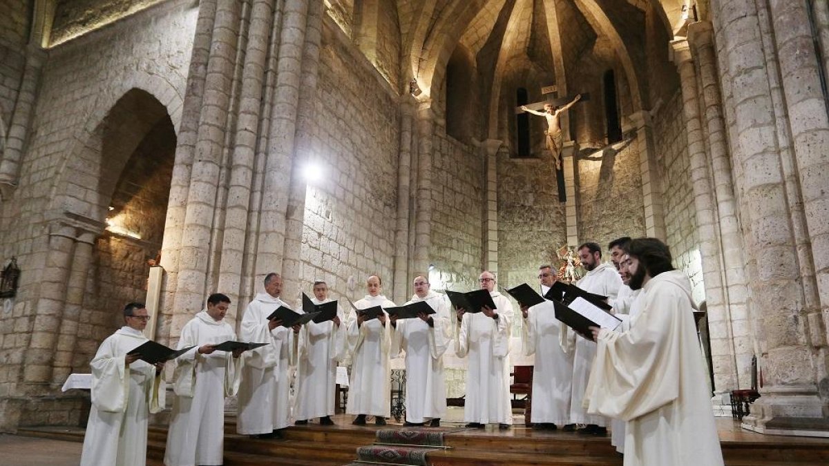 Actuación de Schola Antiqua en la iglesia de San Miguel de Palencia-ICAL