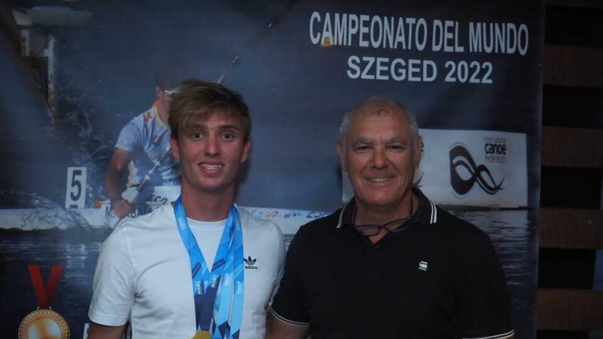 Marcos Caballero a su llegada a Valladolid con Narciso Suárez. / E. M.