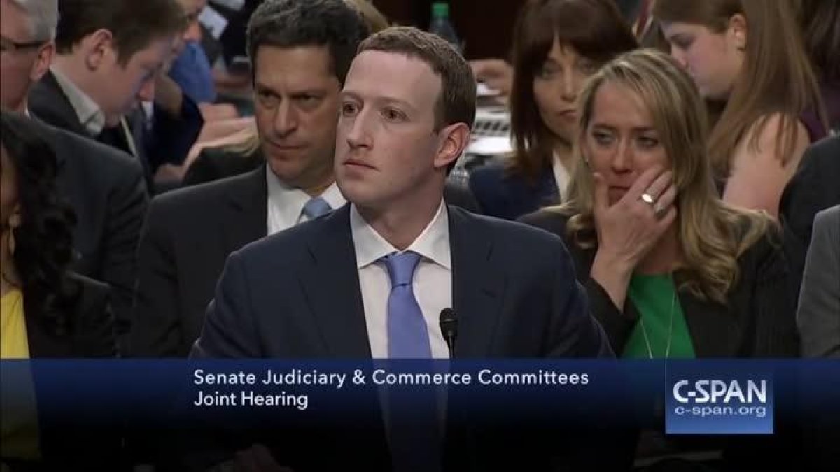 Los apuros de Marc Zuckerberg.-/ PERIODICO
