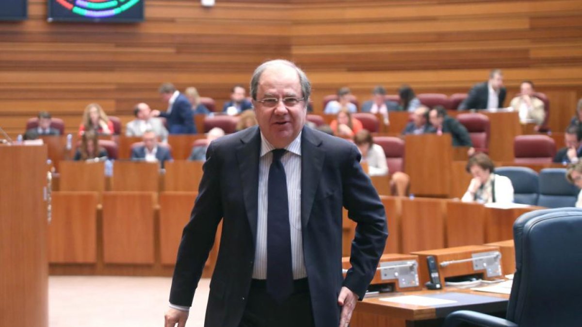 El presidente de la Junta, Juan Vicente Herrera, en el Pleno de las Cortes de Castilla y León-ICAL