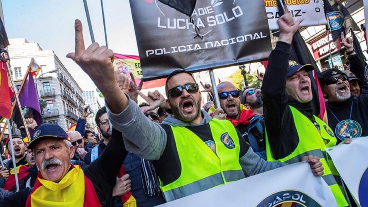 Manifestación por la equiparación salarial en Barcelona-EFE/ ENRIC FONTCUBERTA