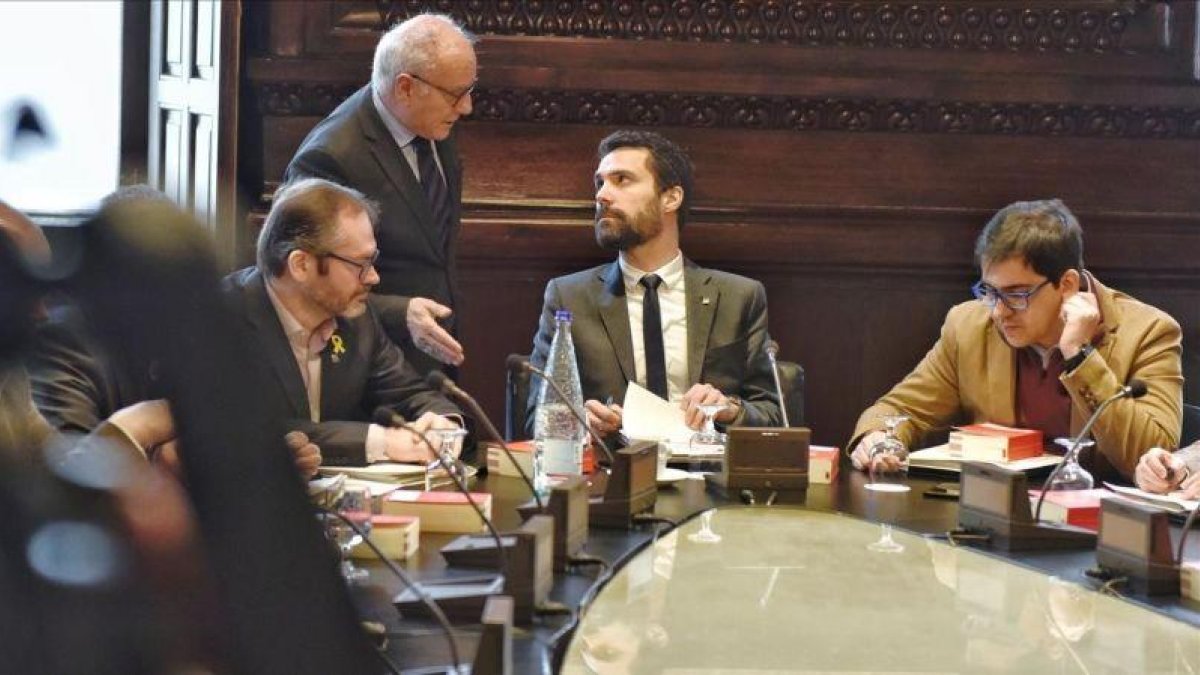 La Mesa del parlament, reunida esta mañana.-FERRAN SENDRA