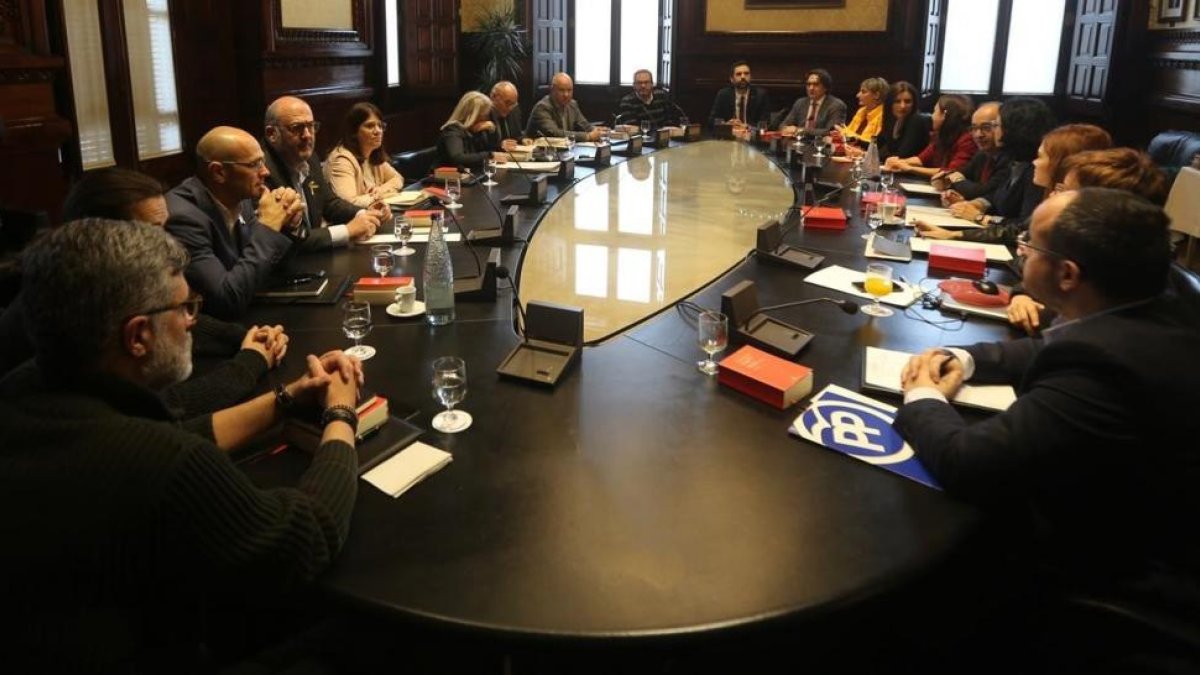 Reunión de la Mesa del Parlament, presidida por Roger Torrent.-/ DANNY CAMINAL