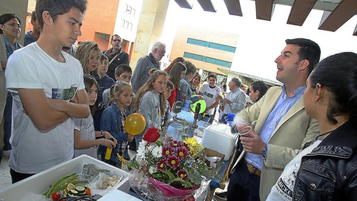 La Feria de Ciencia Sostenible de la Universidad de Valladolid, organizada en el Parque Científico-EL MUNDO