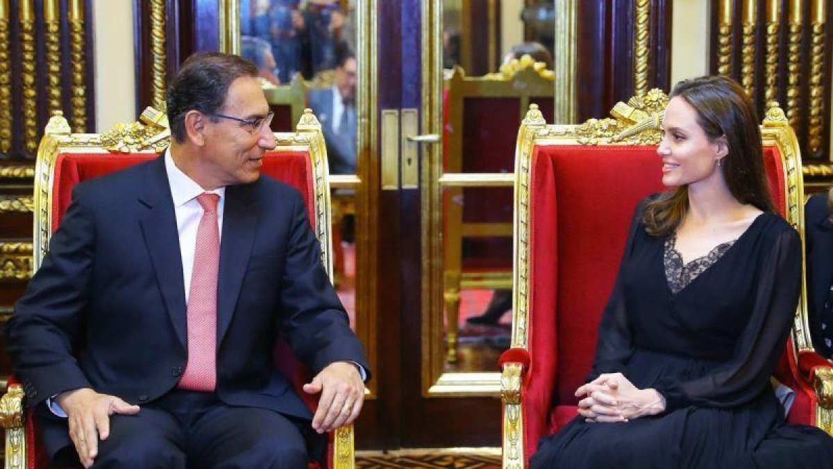 otografia cedida por la Presidencia de Peru que muestra a la actriz estadounidense Angelina Jolie durante una reunion con el presidente de Peru Martin Vizcarra en Palacio de Gobierno en Lima Peru.-ANDRÉS VALLE (EFE)/PRESIDENCIA DE PERÚ