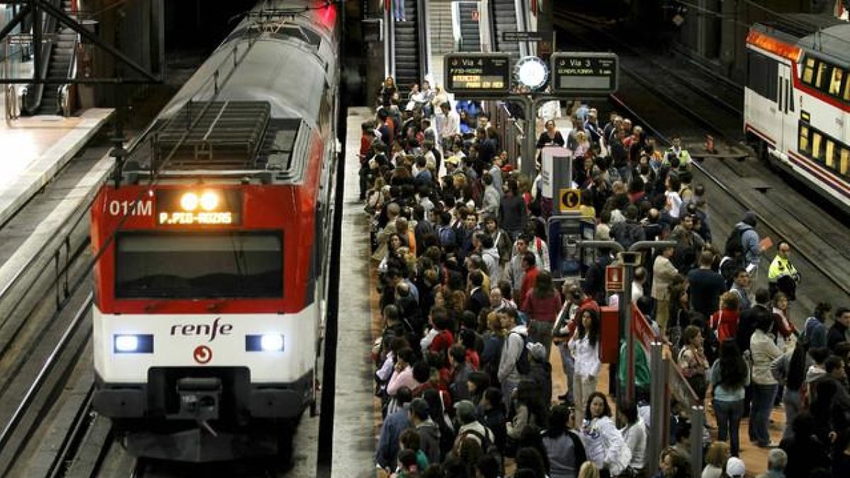 Un tren de Cercanías-PDM (EFE)