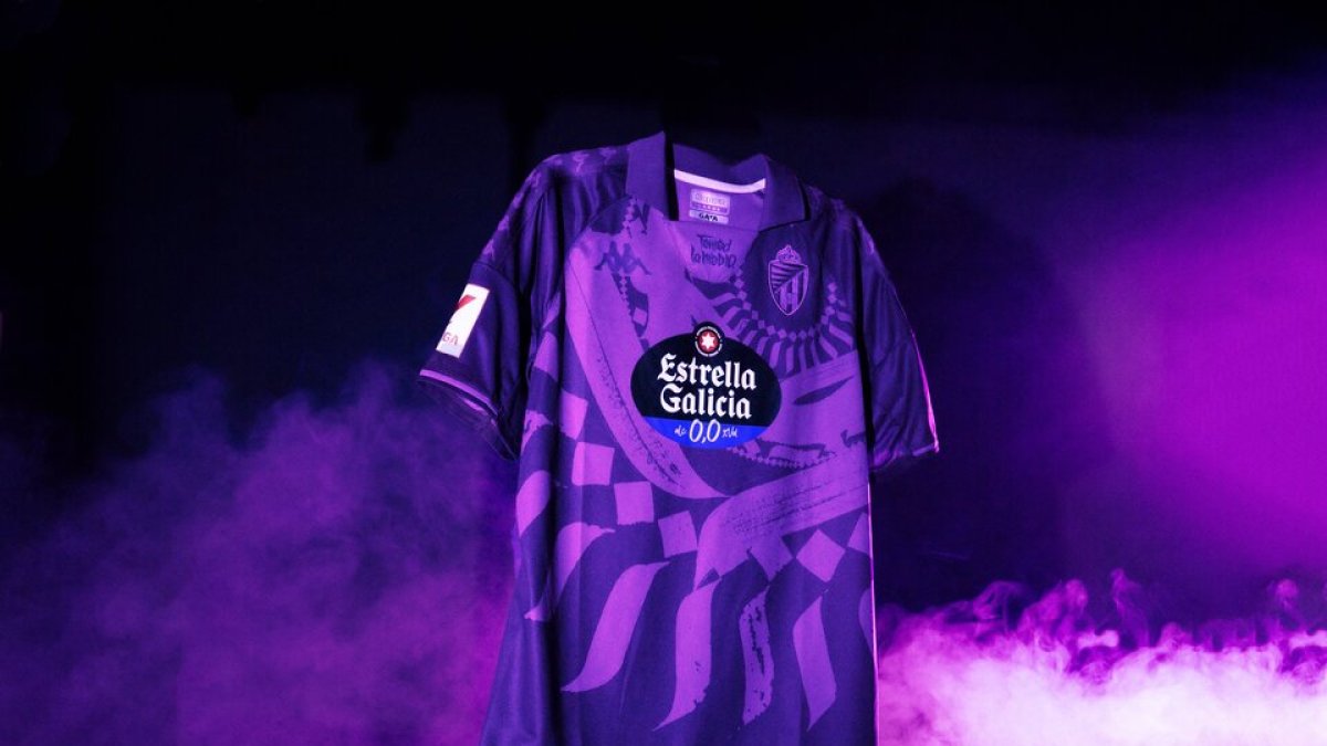 Segunda equipación del Real Valladolid. / RV