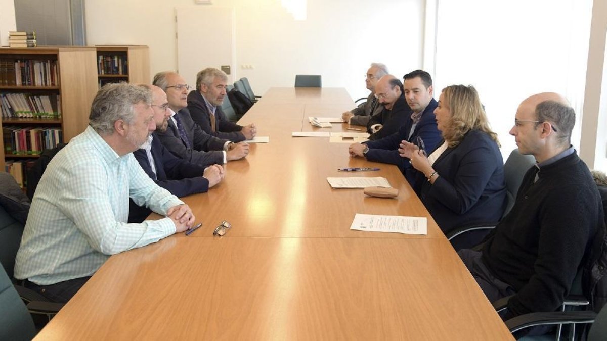 Junta de calificación y distribución de la herencia de José Blanco Ojeda, que falleció sin descendencia en 1979 y dejó todos sus bienes a los más desfavorecidos de Burgos.-ICAL