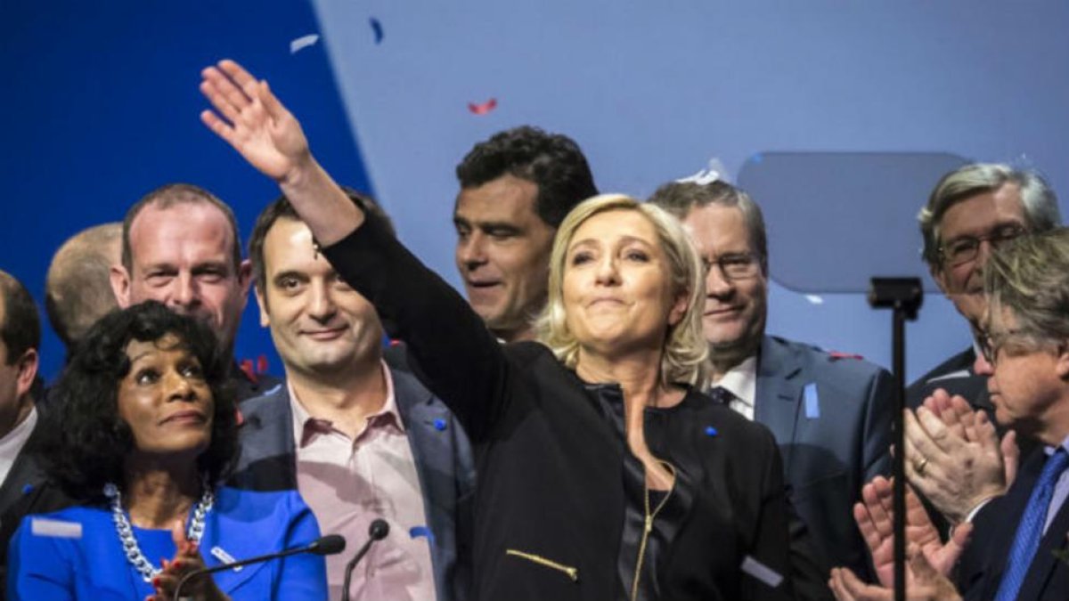Marine Le Pen, en un mitin en Lyón.-EFE / ARNOLD JEROCKI