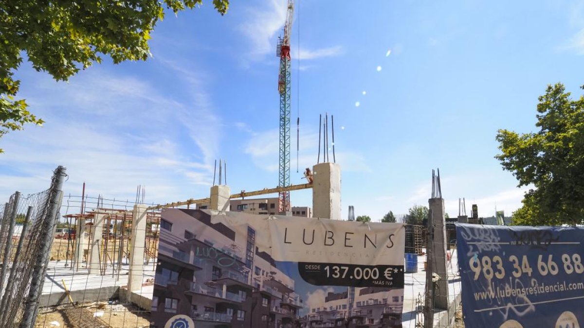Viviendas en construcción en la calle Dulzaina.- MIGUEL ÁNGEL SANTOS