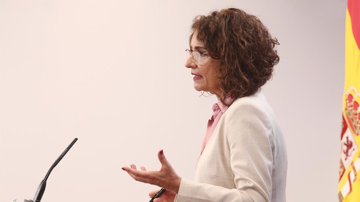 La ministra María Jesús Montero, de quien ha sido publicada una Orden en la que se determina el importe que percibirán las entidades locales como compensación  del IVA que dejaron de percibir en 2017. -E. PRESS