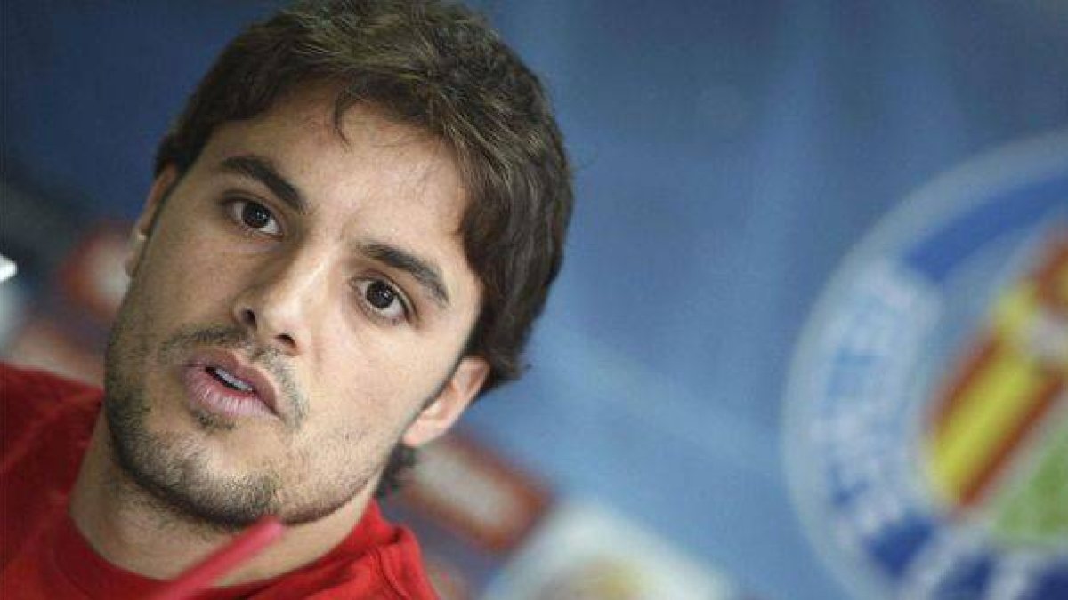 Pedro León, el día de su presentación como jugador del Getafe, en el 2011.-Foto: EFE / JUAN JOSÉ LAHUERTA