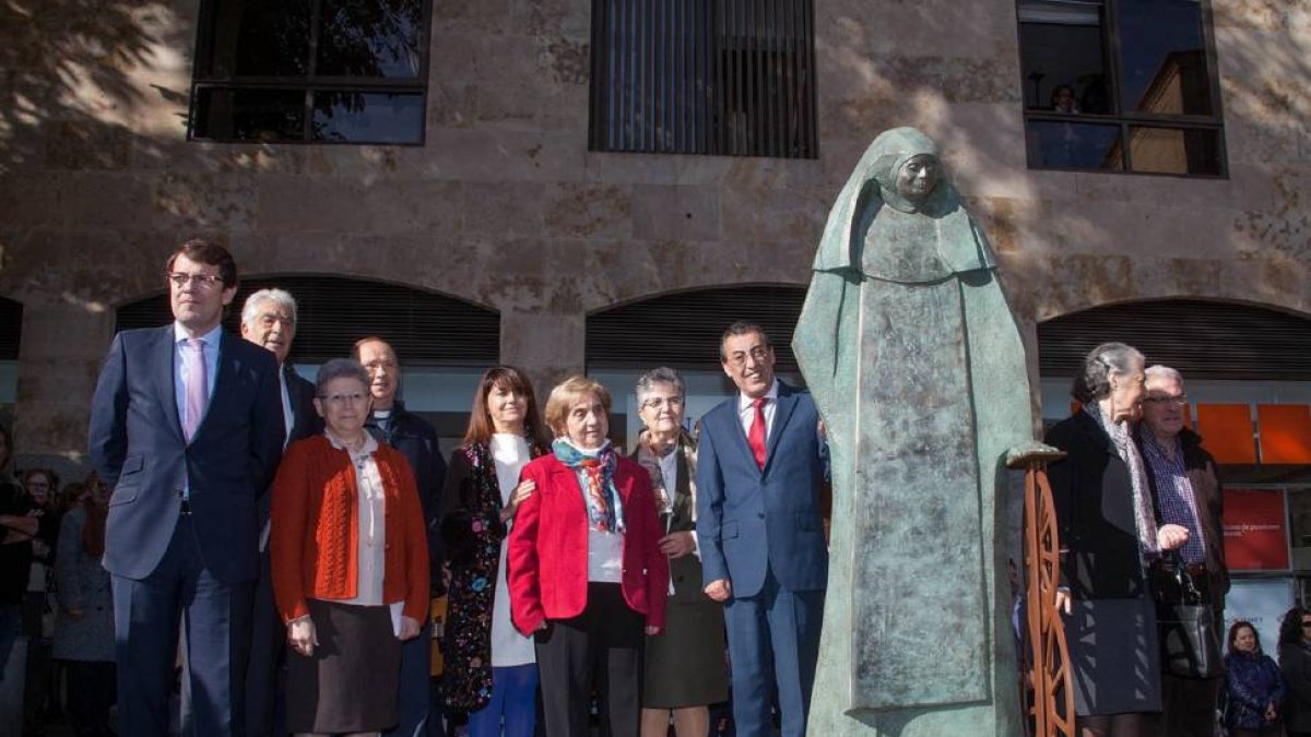Inauguración de la escultura homenaje a la Santa Madre Bonifacia, obra de Salud Parada Morollón-Ical