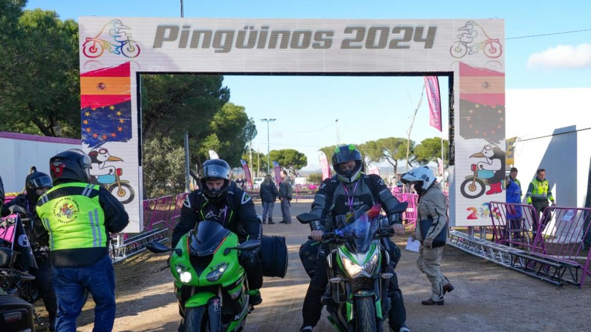 Concentración motera de Pingüinos en la Antigua Hípica del Pinar de Antequera - J.M. LOSTAU