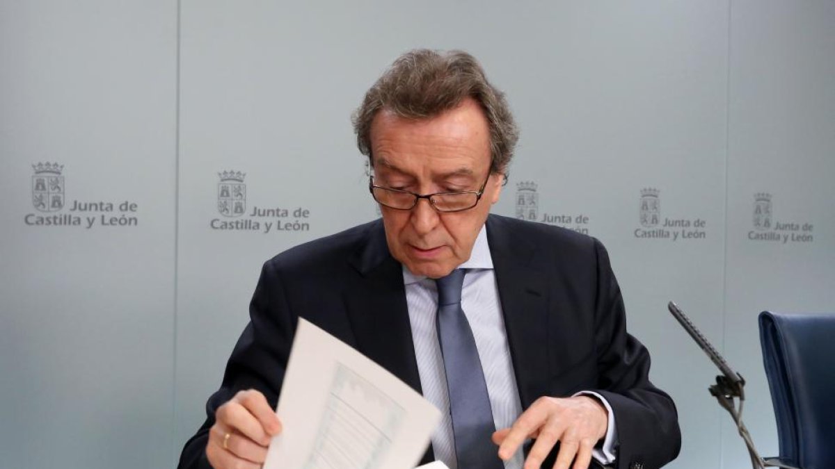 El vicepresidente de la Junta y consejero de la Presidencia, José Antonio de Santiago Juárez, durante la rueda de prensa posterior al Consejo de Gobierno de Castilla y León-ICAL