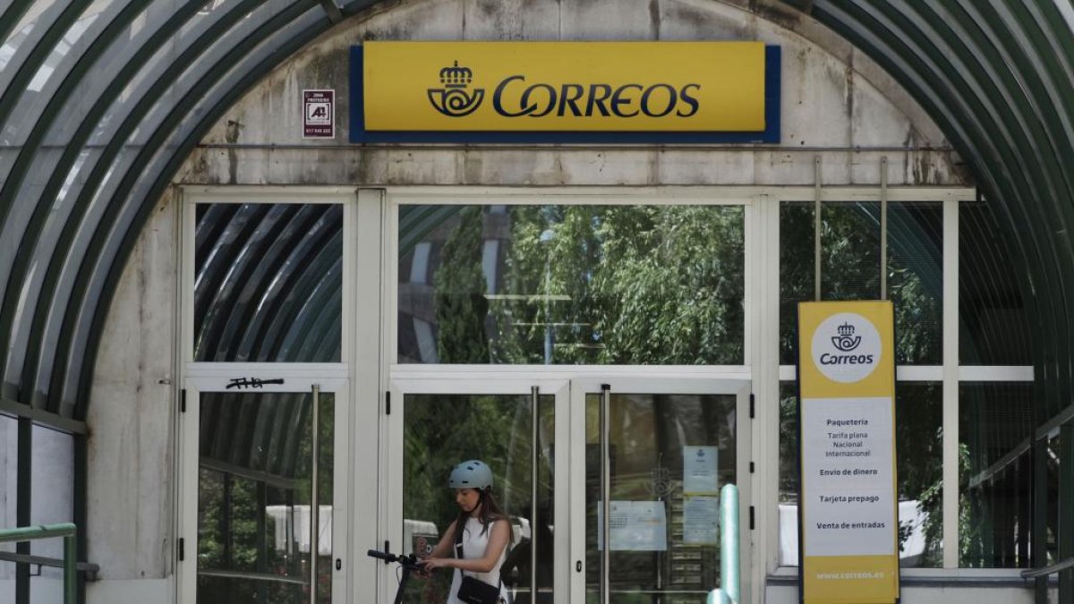 Oficina de correos de la Avenida Miguel Ángel Blanco.- PHOTOGENIC