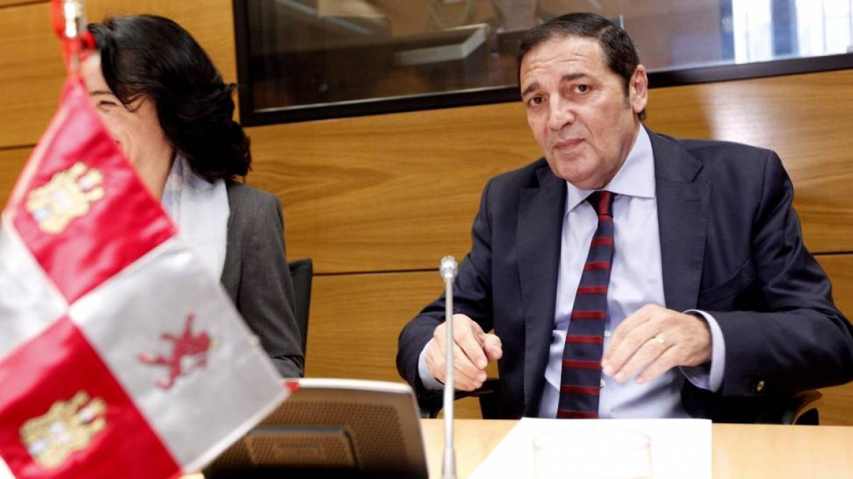 El consejero de Sanidad, Antonio María Sáez, asiste a la reunión del Consejo Interterritorial del Sistema Nacional de Salud-Ical