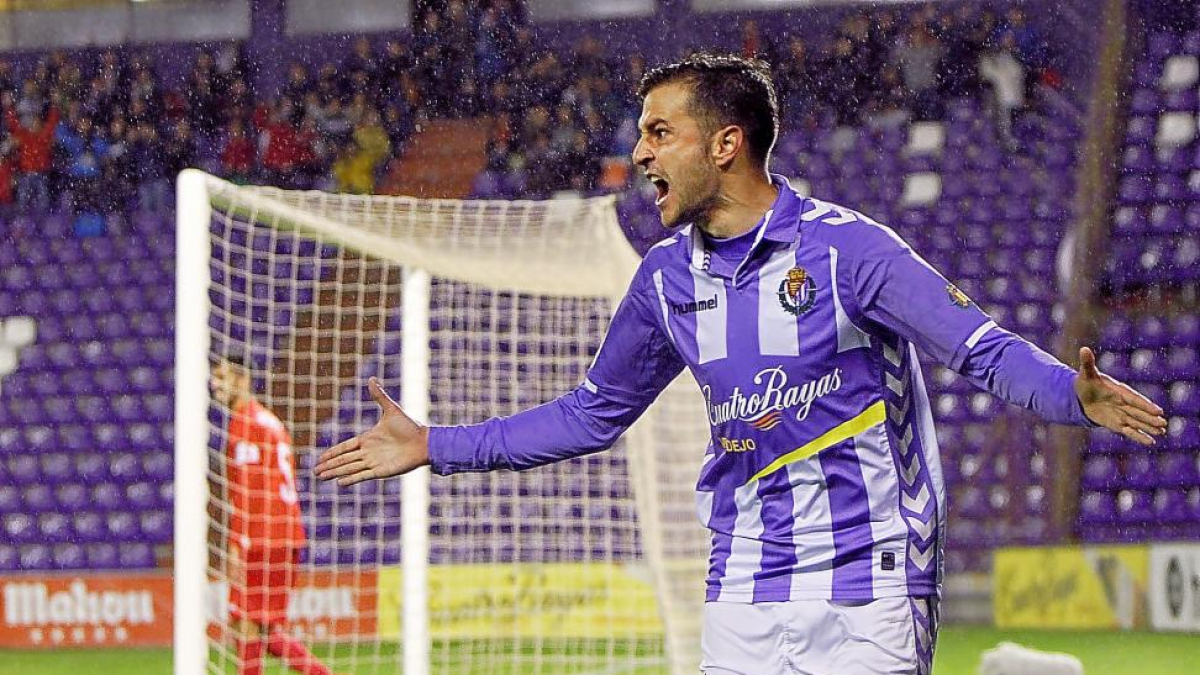 Juan Villar celebra el gol que marcó frente al Sevilla Atlético en Zorrilla.-J.M.LOSTAU