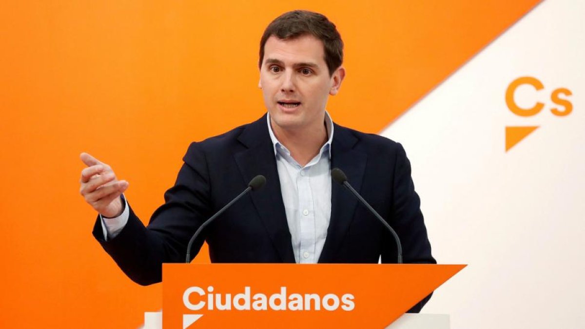 Albert Rivera, condenando la violencia-EFE / CHEMA MOYA