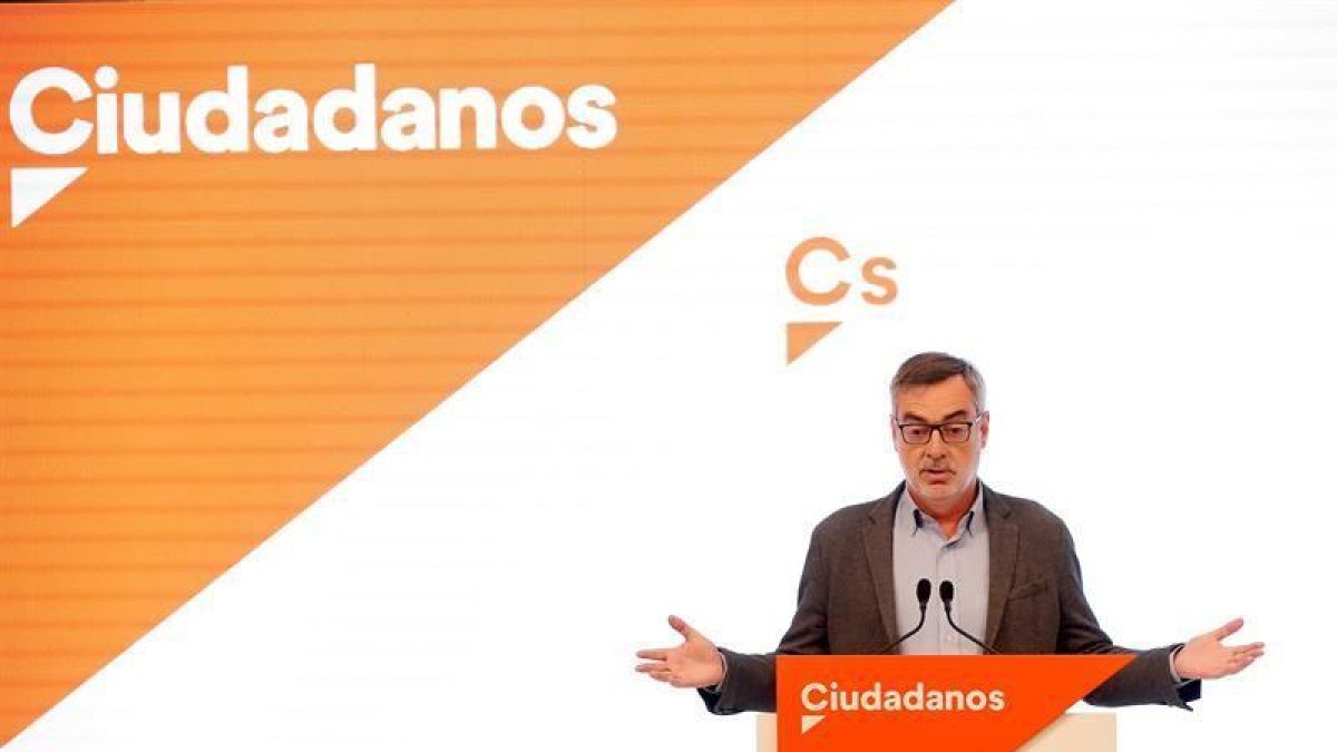 El secretario general de Cs, José Manuel Villegas, durante la rueda de prensa que ha ofrecido este martes en la sede del partido, en Madrid, tras la primera reunión del Comité Nacional de Negociación de Gobiernos.-EFE/ CHEMA MOYA