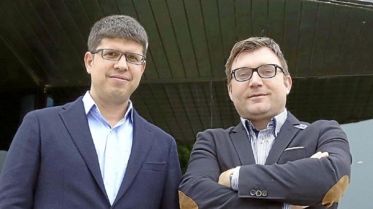 LOS MEJORES DE LA PROMOCIÓN. Los proyectos Atlas Innovative Engineering y Smart Rural SLL, de Diego Causante y Sergio Rodríguez, respectivamente, fueron elegidos como los mejroes de la VII edición de la Aceleradora ADE2020. El presidente de CLH explicó q-ICAL