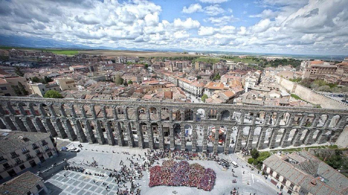 Imagen del entorno del acueducto de Segovia.-ICAL