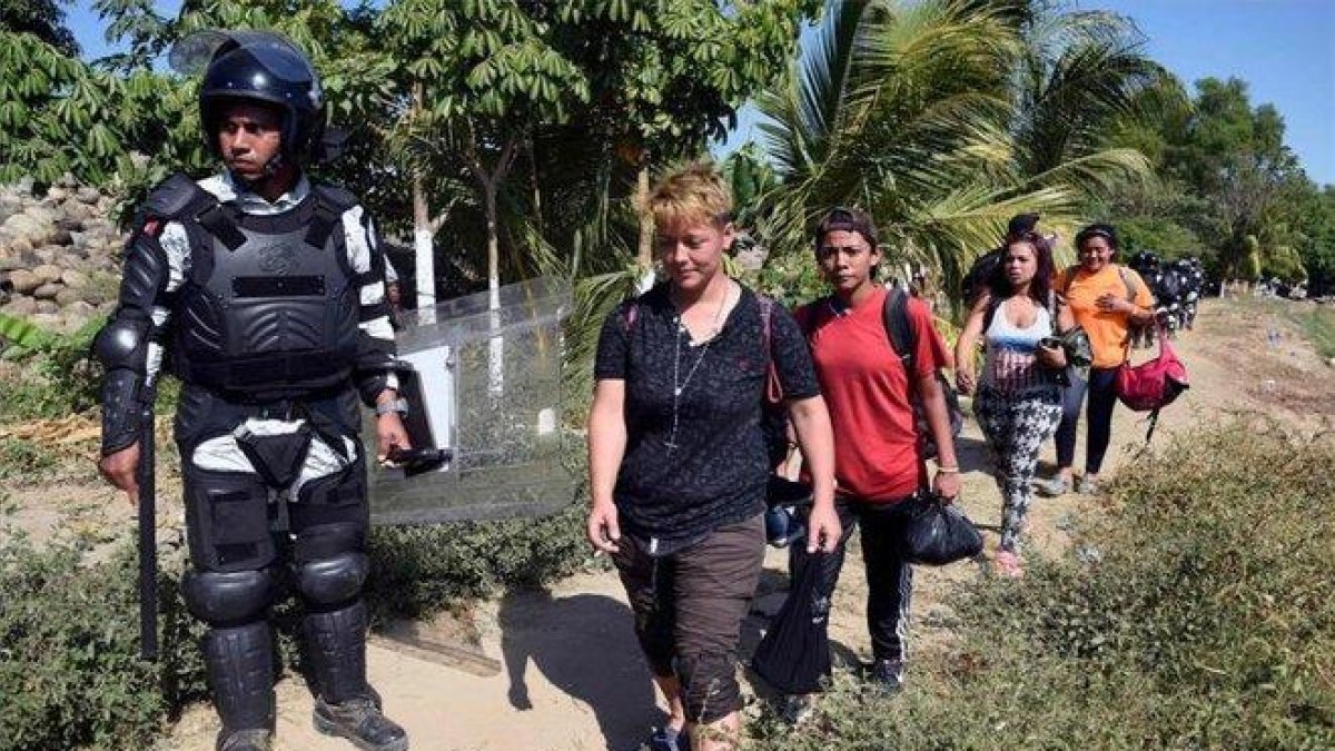 Inmigrantes centroamericanos detenidos en México.-AFP