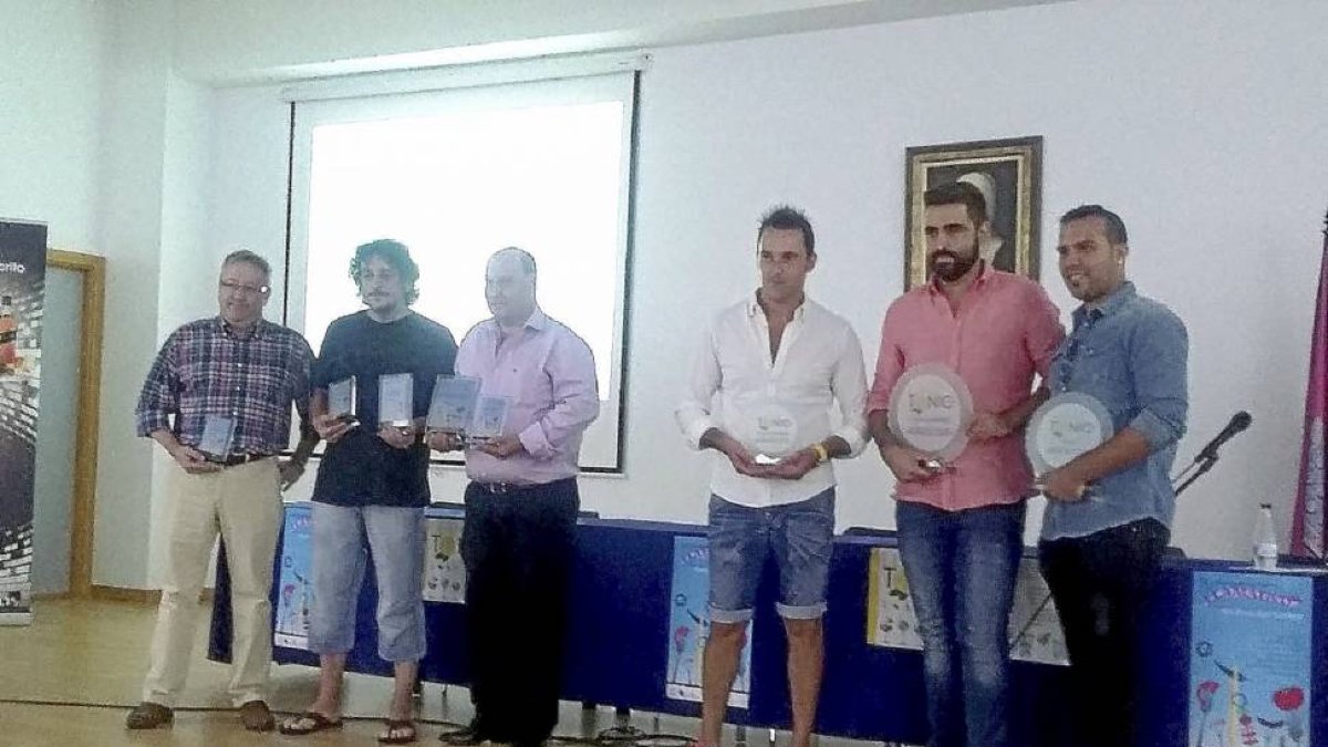 Foto de familia de los premiados en