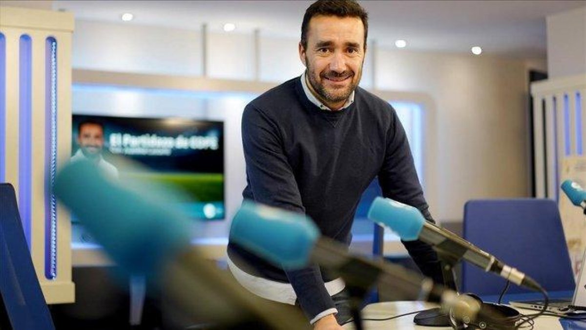 Juanma Castaño, en los estudios de la Cope en Madrid, esta semana.-JOSÉ LUIS ROCA