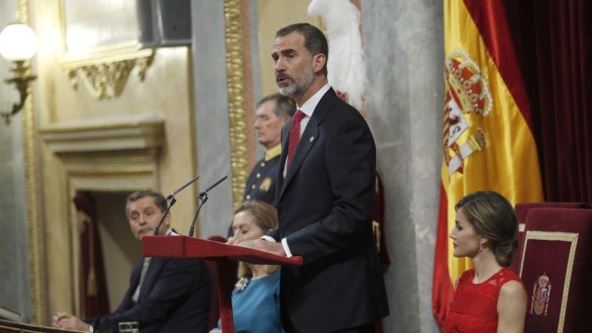 El rey Felipe VI durante el discurso que pronunció con motivo del 40º aniversario de las elecciones de 1977.-CHEMA MOYA (EFE)