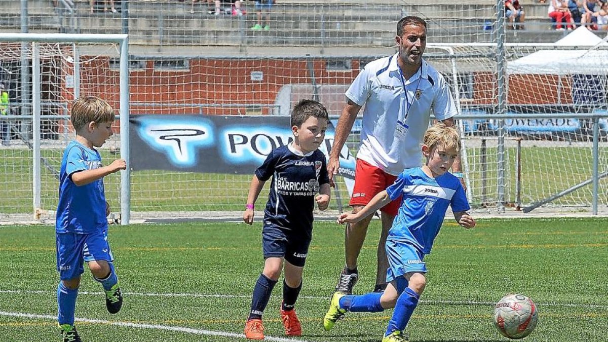 Un partido de la jornada de clausura de la temporada pasada de la Liga Chupetines.-PABLO REQUEJO