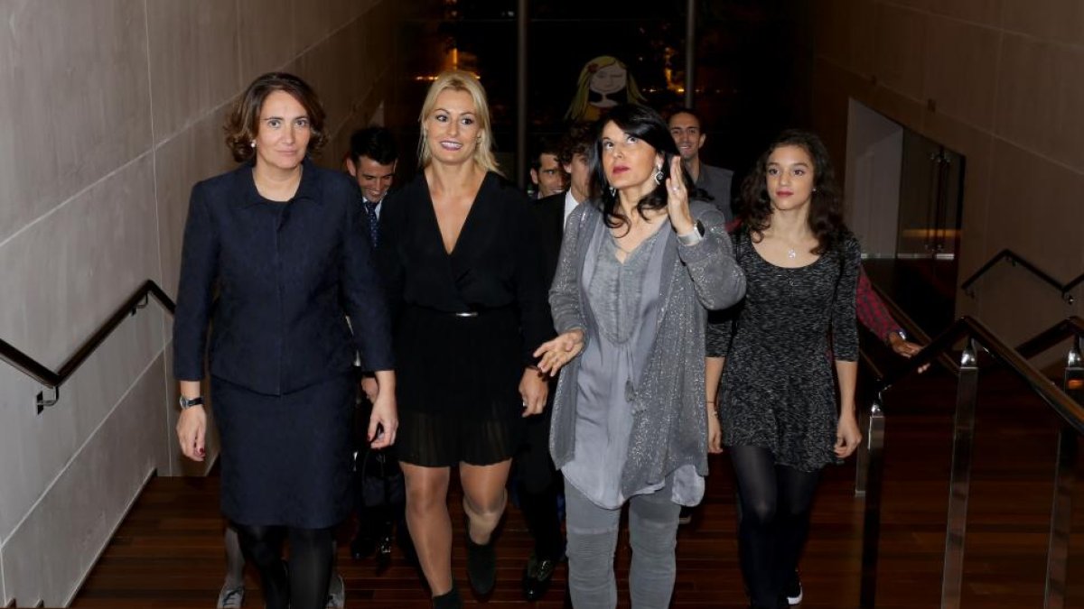 La consejera de Cultura y Turismo, Josefa García, junto a los galardonados en la pasada edición de los Premios Pódium del Deporte de Castilla y León-Leticia Pérez / ICAL