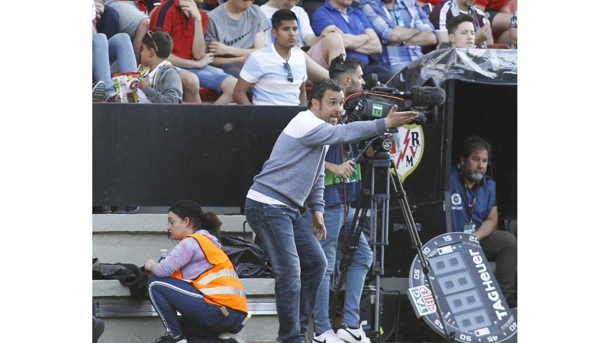 Sergio y su jersey de la suerte ayer en Vallecas.-