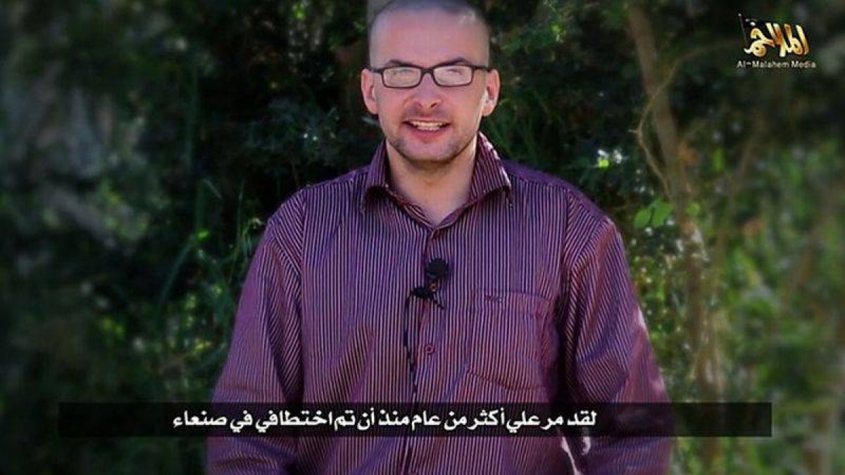 Captura del vídeo difundido por Al Qaeda en Yemen en el que aparece el rehén estadounidense Luke Somers.-Foto: AFP
