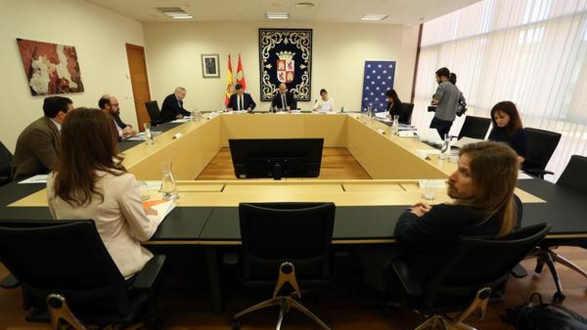 Foto de archivo de una reunion de la Junta de Portavoces en las Cortes de Castilla y Leon. ICAL
