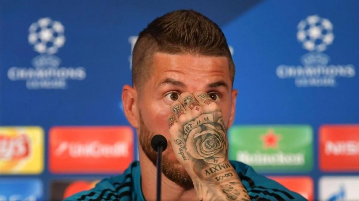 Sergio Ramos, durante la rueda de prensa antes del entrenamiento en Kiev.-GETTY IMAGES
