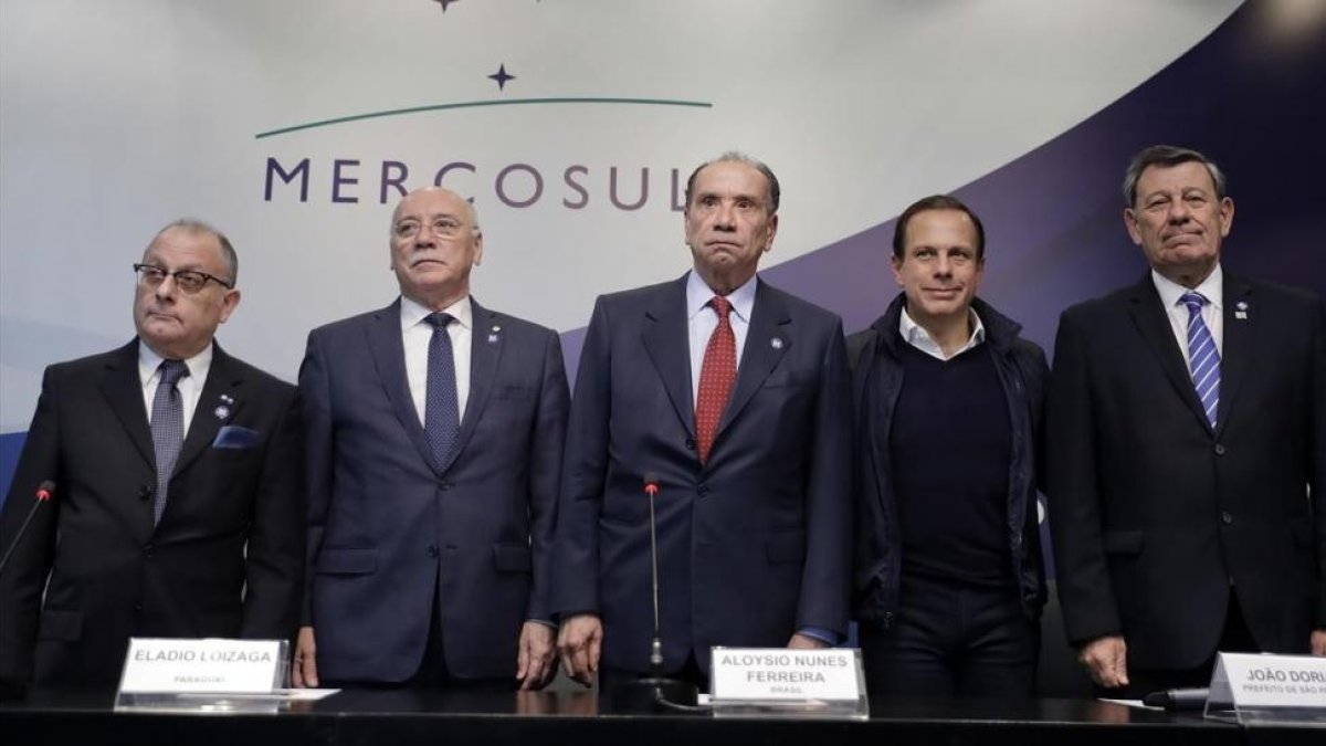 Los ministros de Exteriores de Mercosur en la reunión que han mantenido en Sao Paulo-AP / ANDRE PENNER